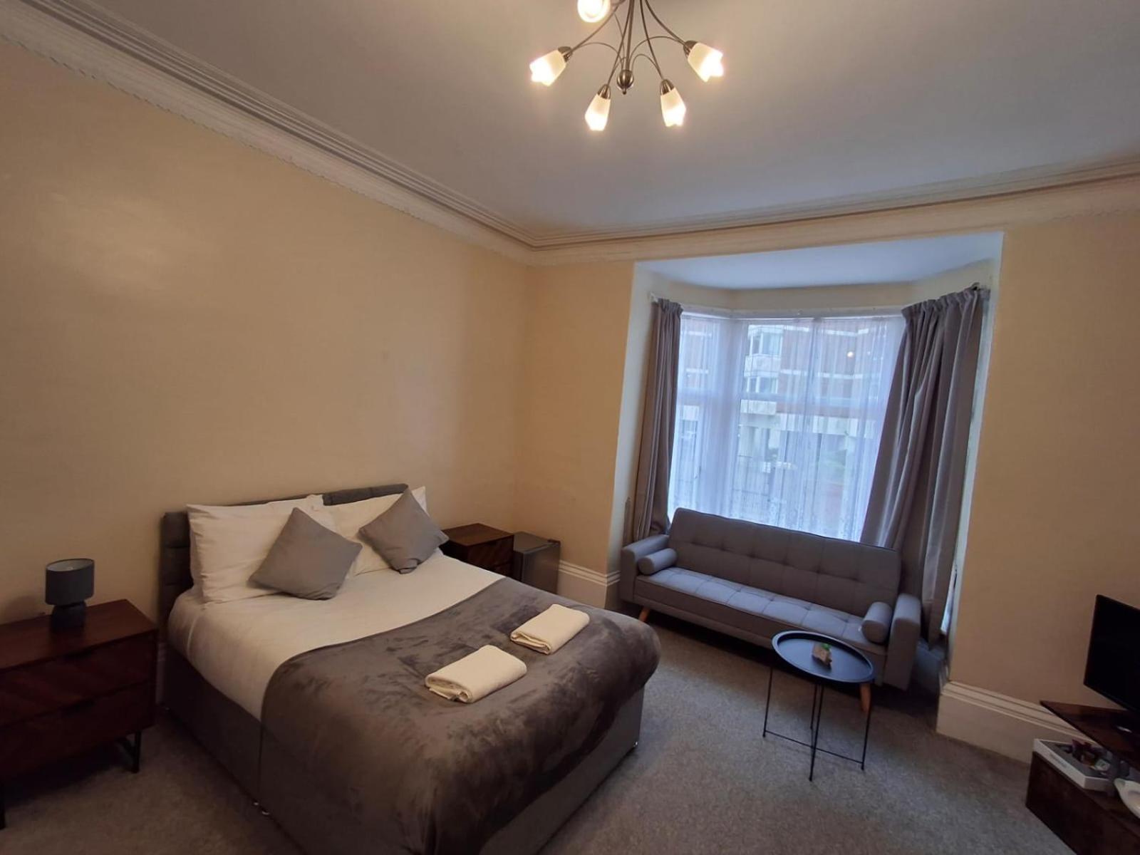 Inn By The Sea, Portsmouth - En Suite Rooms With Or Without Sea View, Onsite Ev 22Kw Bagian luar foto